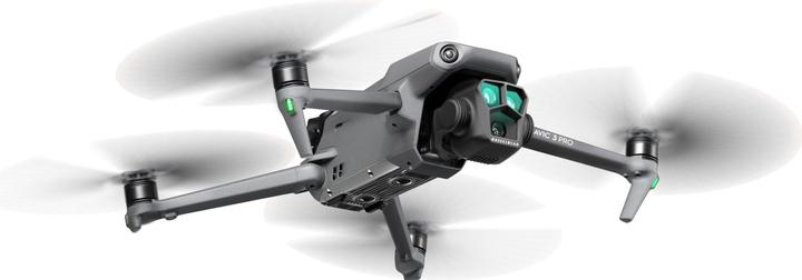 Image du produit DJI Mavic 3 Pro Fly More Combo incl. RC (43 min, 958 g, 48 Mpx)