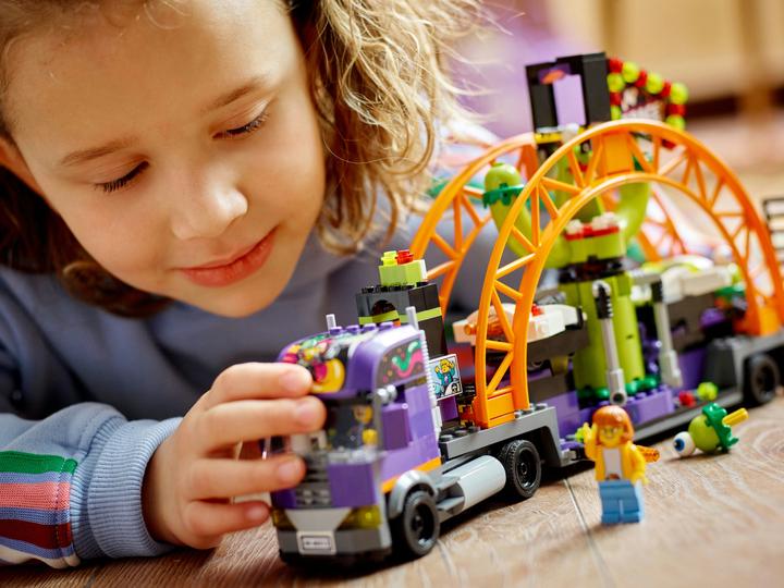 Image du produit LEGO Camion avec carrousel spatial (60313, LEGO City)