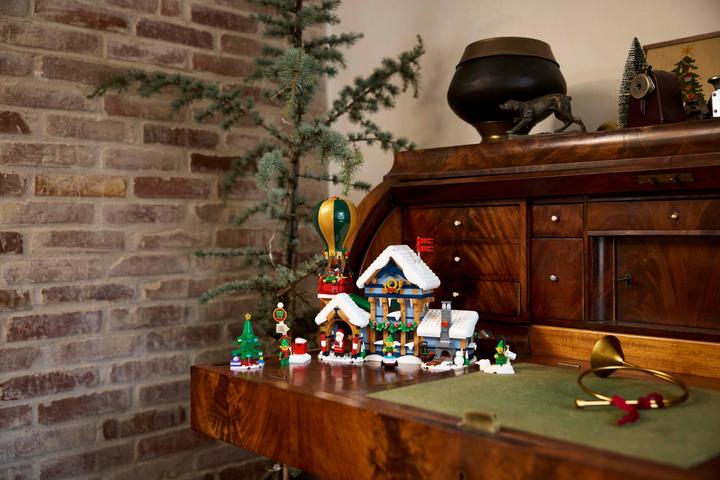 Image du produit LEGO Bureau de poste du Père Noël (10339, LEGO Icons, LEGO difficiles à trouver)