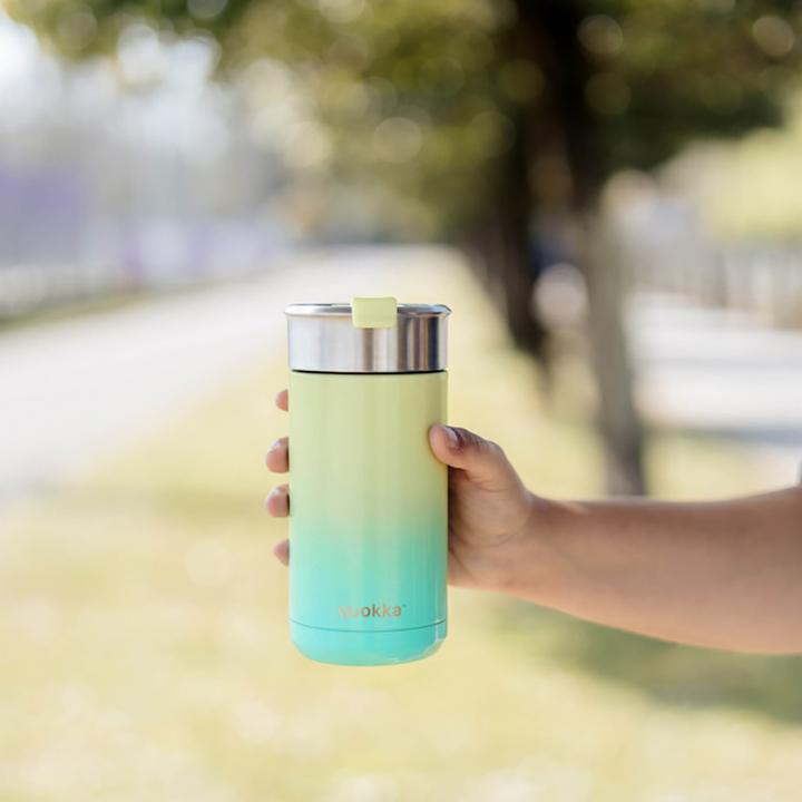 Actual product image Quokka Boost Coffee Tumbler - Stainless steel thermo mug with tea strainer 400 ml (lemon lime) (0.40 l)
