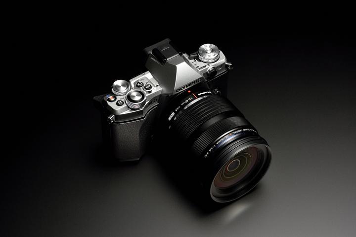 Produktbild Olympus OM-D E-M5 Mark II Kit (12 - 40 mm, 16.10 Mpx, Micro Four Thirds)