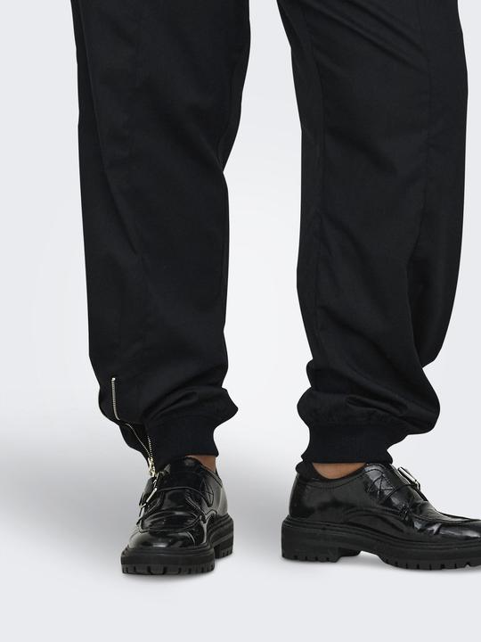 Produktbild Only CARMELIA Locker geschnitten Hose Hose (46)