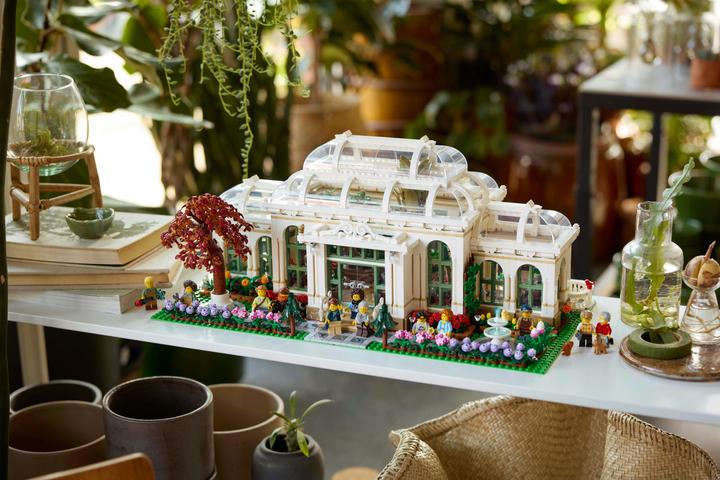 Actual product image LEGO The botanical garden (21353, LEGO Ideas, LEGO Rare Sets)
