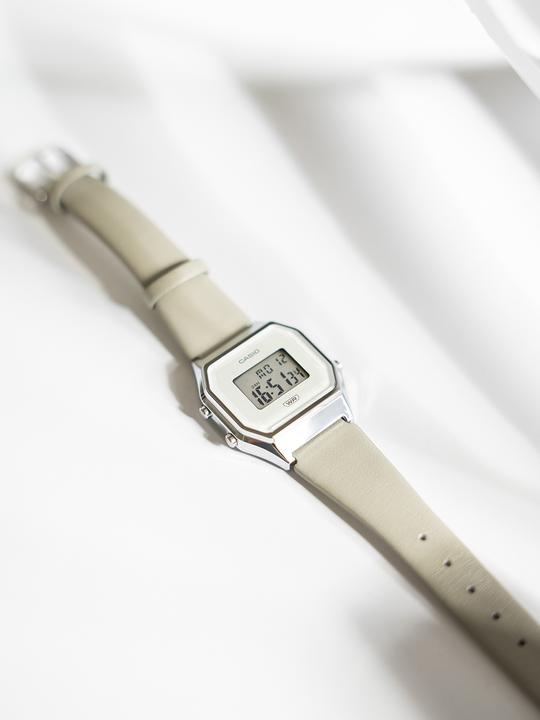Actual product image Casio Retro Vintage - LA680WEL-8EF (Digital watch, 28 mm)