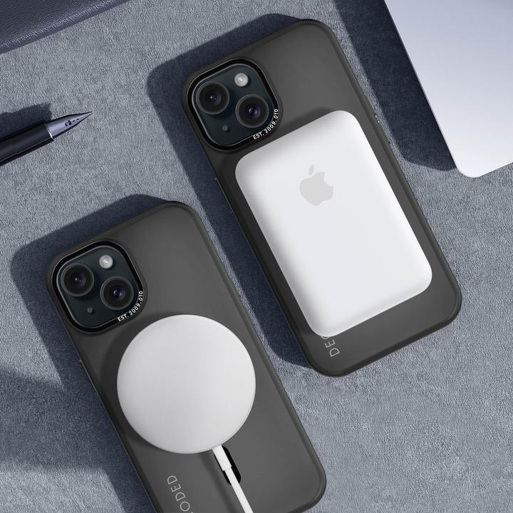 Actual product image Decoded Recycled Plastic Loop Stand Backcover iPhone 15 Plus Black (Apple iPhone 15 Plus)