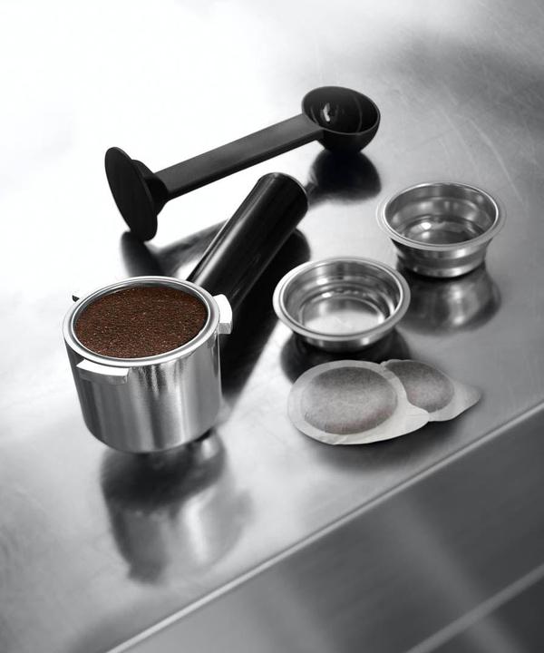 Actual product image De'Longhi Dedica EC680.M