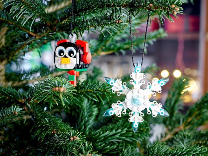 Produktbild LEGO Pinguin mit Schneeflocke (40572, LEGO DC)