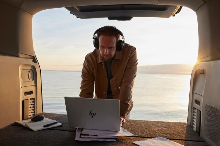 Produktbild HP EliteBook 1040 14 inch G11 Notebook PC, Intel Core Ultra 7, 35,6 cm (14"), 2880 x 1800 Pixel (14", Intel Core Ultra 7 155H, 32 GB, 1000 GB, DE)