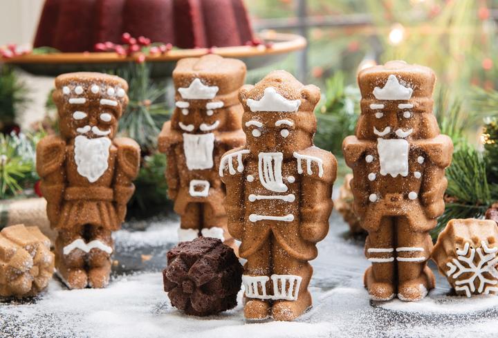 Produktbild Nordic Ware Backform Nussknacker Sweets Cakelet