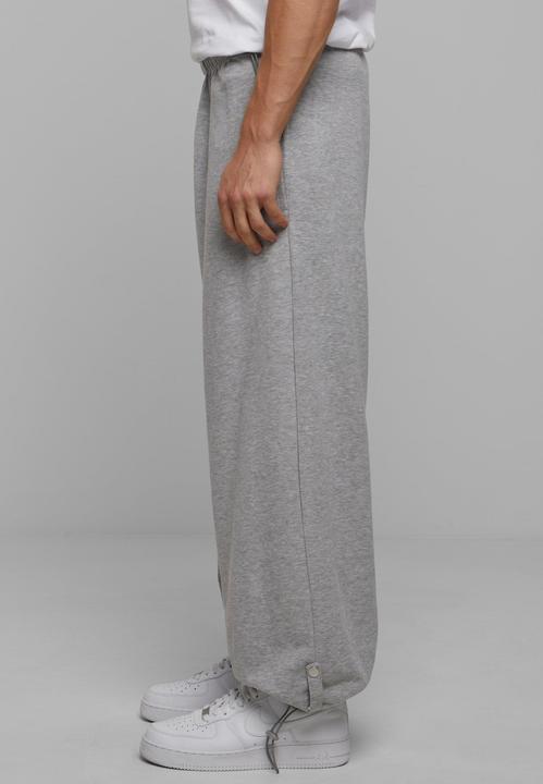 Actual product image Urban Classics Parachute heavy sweatpants - 126839 (L)