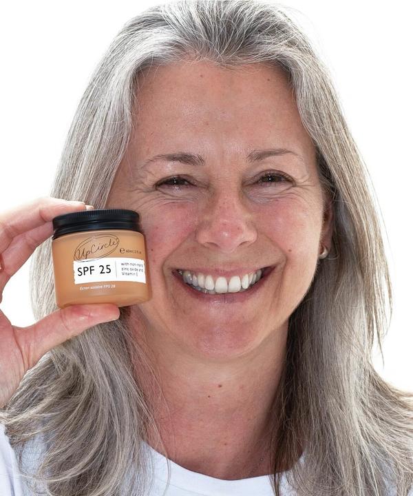 Image du produit UpCircle SPF 25 avec huile de graines de framboise (Crème solaire, SPF 25, 60 ml, 60 g)