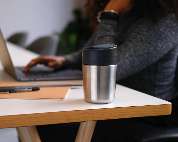 Actual product image Joseph Joseph Sipp steel stainless steel travel mug flip lid 454 ml Anth. (0.45 l)