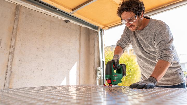 Produktbild Bosch Home & Garden UniversalSaw 18V-100