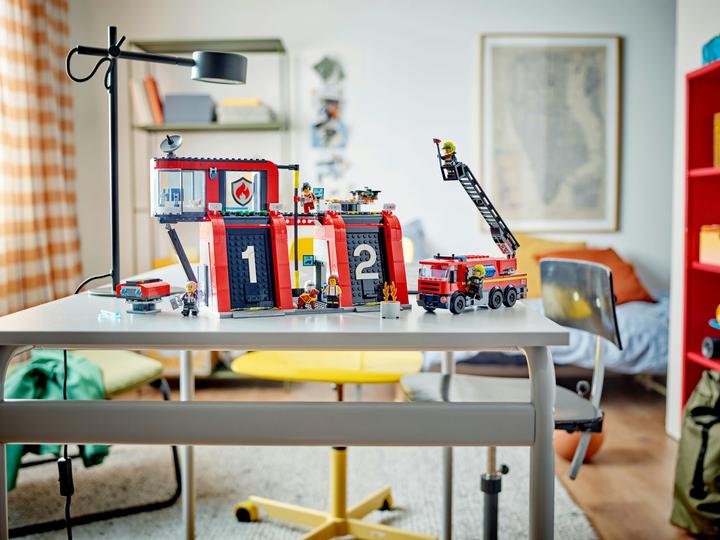 Produktbild LEGO Feuerwehrstation mit Drehleiterfahrzeug (60414, LEGO City)