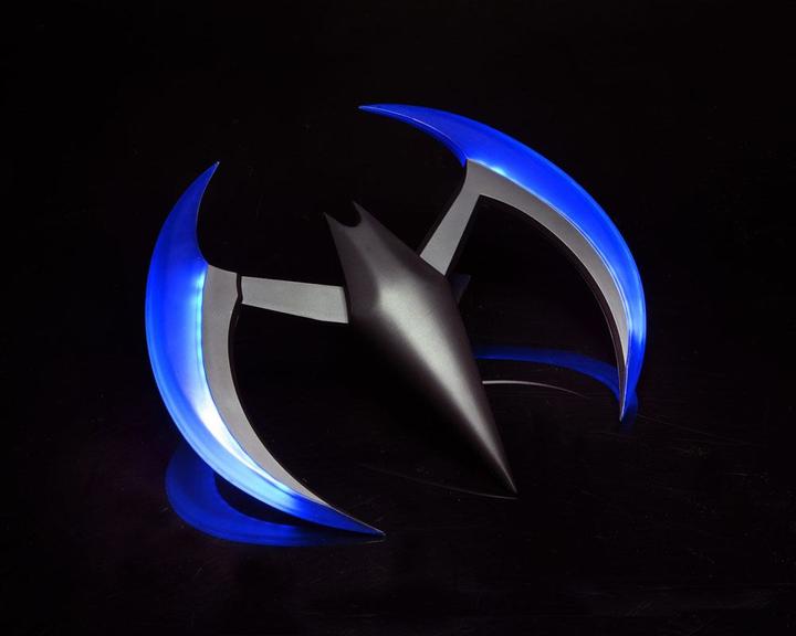 Produktbild Neca Batman Beyond : Batarang Blue Replica