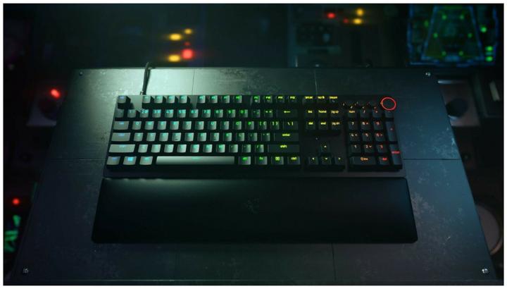 Actual product image Razer Huntsman V2 (US, Cable)