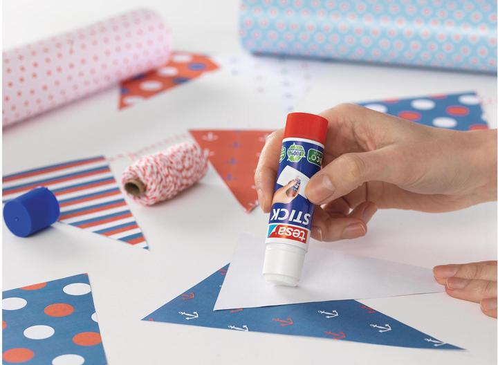 Produktbild tesa Klebestift ecoLogo, geruchsneutraler Klebstick für Papier / Pappe