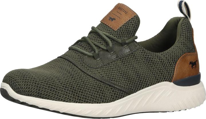 Mustang zeigt einen lässigen Sneaker in Mesh-Optik. Durch das schlichte Design lässt sich dieses Mod (41)