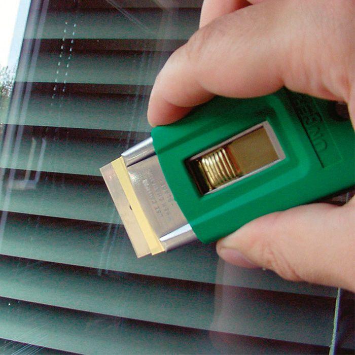 Actual product image Unger Ergo-Tec glass scraper Dimensions: 50 x 20 x 95 mm (W x H x L) Width of blade: 4 cm (1 pcs.)