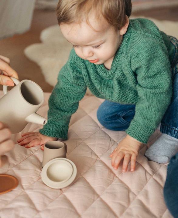 Immagine prodotto Esmée Set da tè per bambini in silicone color terra di Siena/beige, con tazze, bollitore e zuccheriera