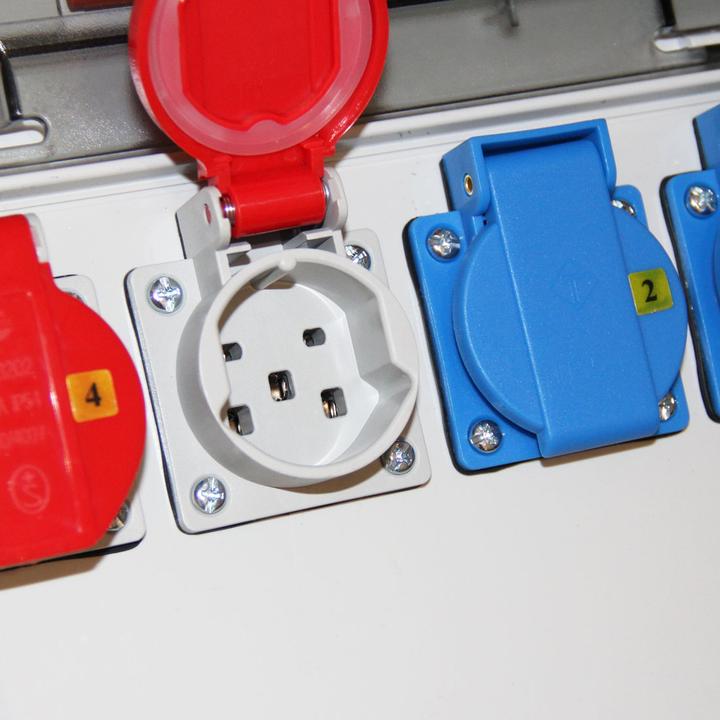 Produktbild BRW Stromverteiler (13 x, CEE)