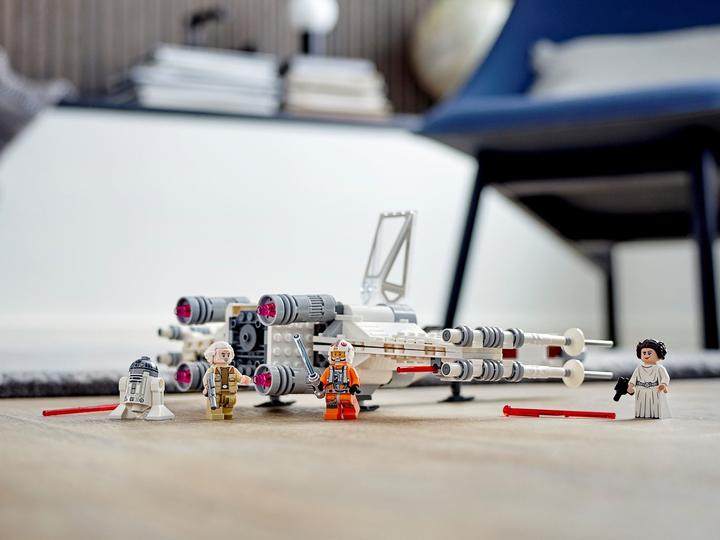 Produktbild LEGO Luke Skywalkers X-Wing Fighter (75301, LEGO Star Wars)