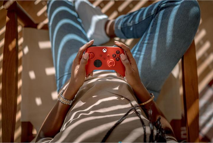 Produktbild Microsoft Xbox Wireless Controller - Pulse Red (PC, Xbox One X, Xbox Series X, Xbox One S, Xbox Series S)