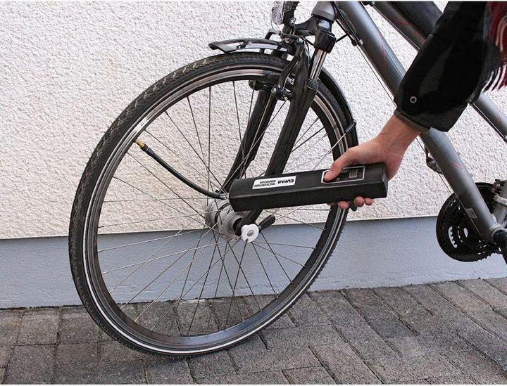 Actual product image P2R Universal rechargeable air compressor for bike - car - motorcycle - digital display (0.00 bar)