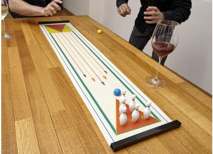 Actual product image Kikkerland Tabletop Bowling (German, French, Swiss German, Italian, English)