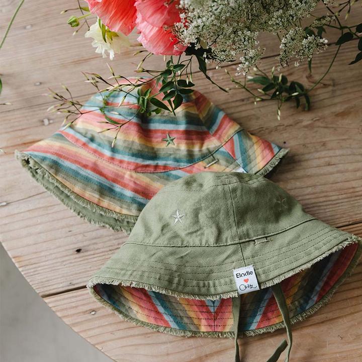 Immagine prodotto Elodie x CLARA HALLENCREUTZ - Cappello da sole reversibile Rainbow Trails