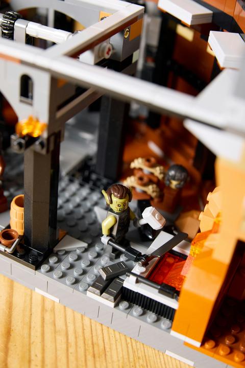 Image du produit LEGO The Lord of the Rings : Barad-dûr (10333, LEGO Icons, LEGO difficiles à trouver)