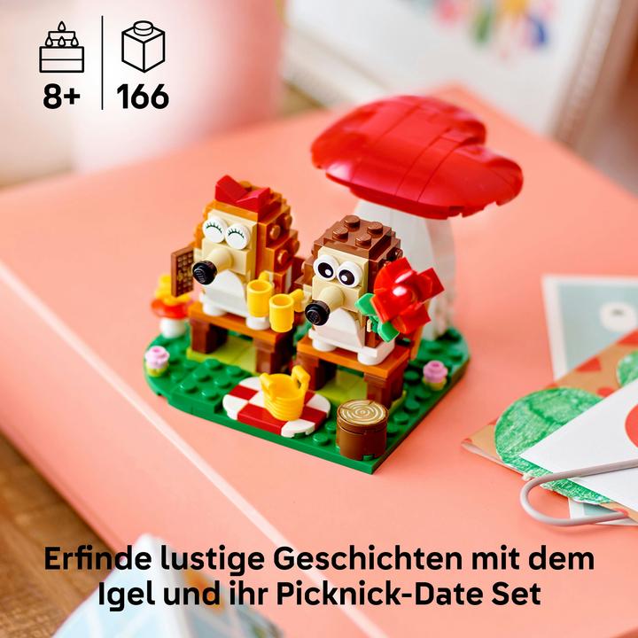 Actual product image LEGO Hedgehogs and their picnic date (40711, LEGO Seasonal Sets)