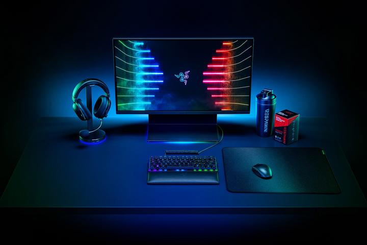 Immagine prodotto Razer Strider (L)