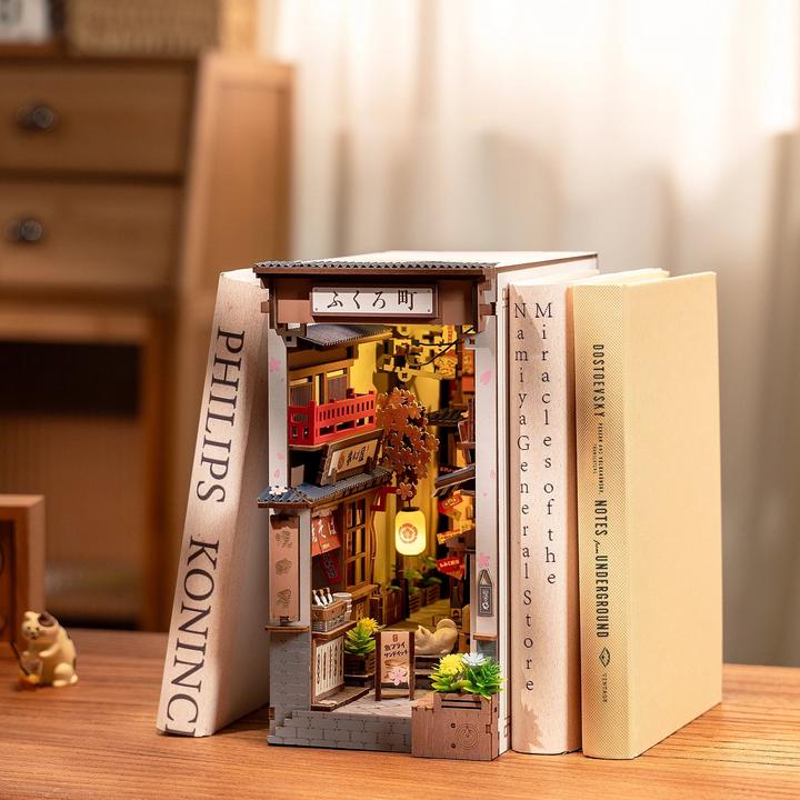 Image du produit Robotime Bausatz Sakura's Weinstrasse, Modell Art: Book Nook