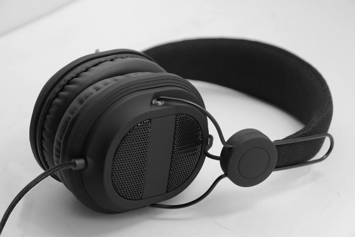 Actual product image Voxicon OVER-EAR HEADPHONE 822B (Cable)