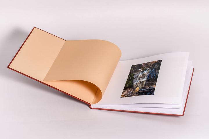 Produktbild Steve McCurry Lesen. Exklusive Sonderausgabe des Foto-Bestsellers (Deutsch, Paul Theroux, 2024)