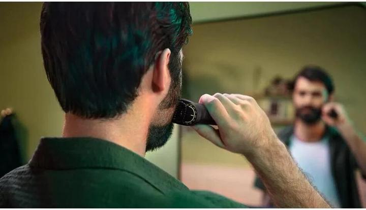 Actual product image Philips All-in-One Trimmer Series 7000