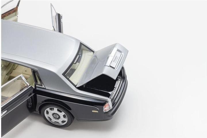 Immagine prodotto Kyosho Rolls-Royce Phamtom EWB Schwarz / Silber, 1:18