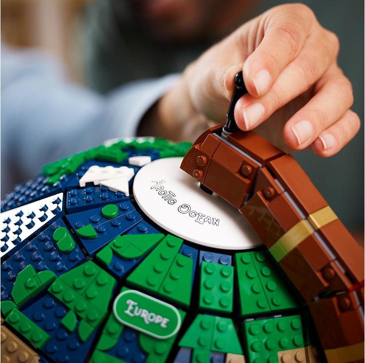 Actual product image LEGO Globe (21332, LEGO Ideas, LEGO Rare Sets)