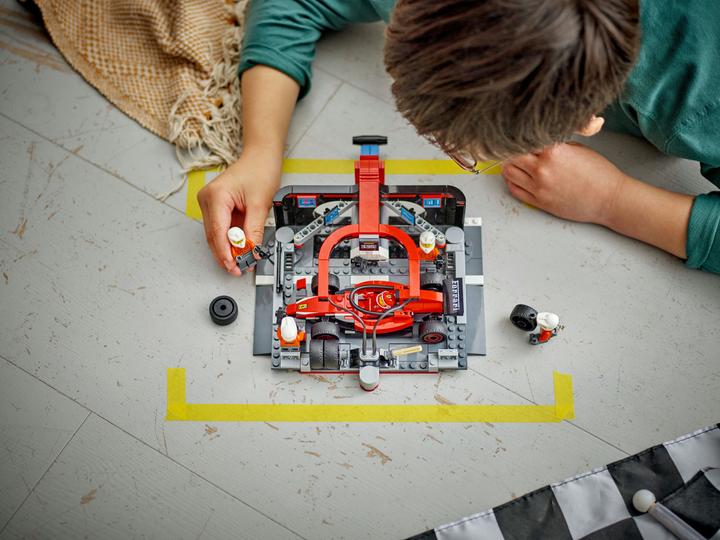 Immagine prodotto LEGO F1 Boxenstopp mit Boxencrew und Ferrari Flitzer (60443, LEGO City)