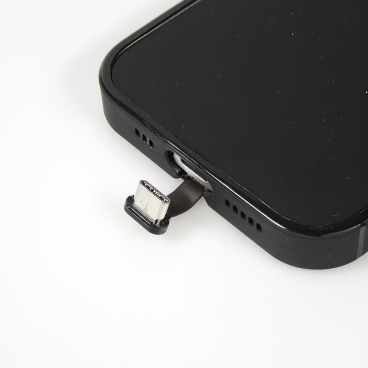 Immagine prodotto PhoneLook Cover in silicone lucido con luce LED integrata e connessione USB-C Astronauta galleggiante (Apple iPhone 15 Pro Max)
