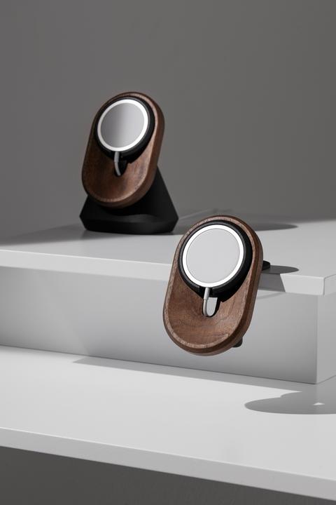 Produktbild Oakywood MagSafe iPhone Stand Multifunktionaler iPhone-Ständer - Walnuss -