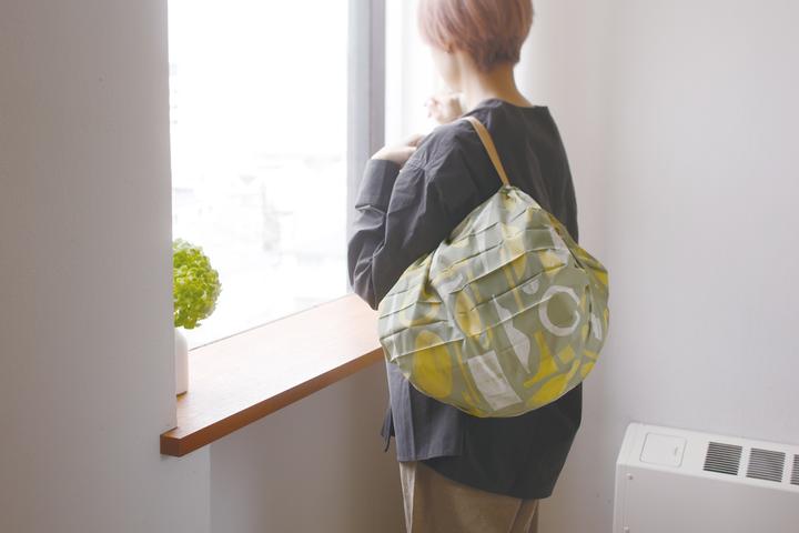 Image du produit Shupatto Compact Bag "nostalgia" - M - Sac pliable One-Pull ( patenté)