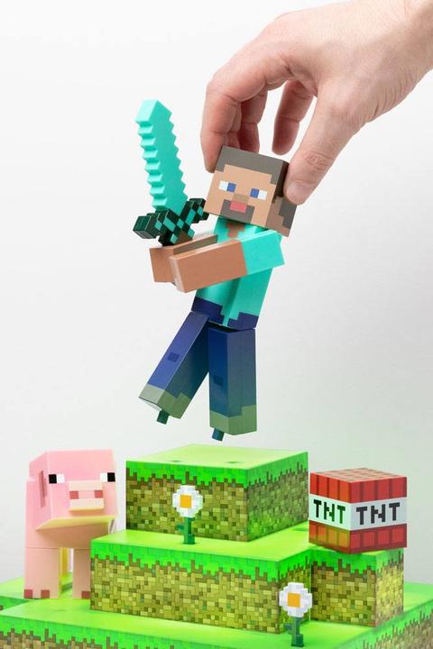Actual product image Paladone Products Steve Diorama Funkoal Light