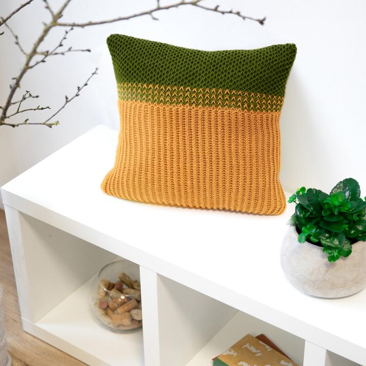 Actual product image Natura Punto Knitting Set with Wool for Cushion Cover