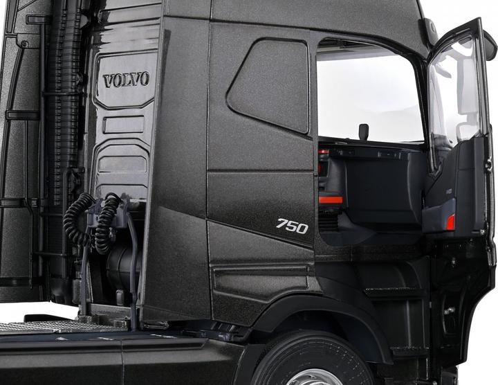 Actual product image Solido 1:24 Volvo Globetr.black
