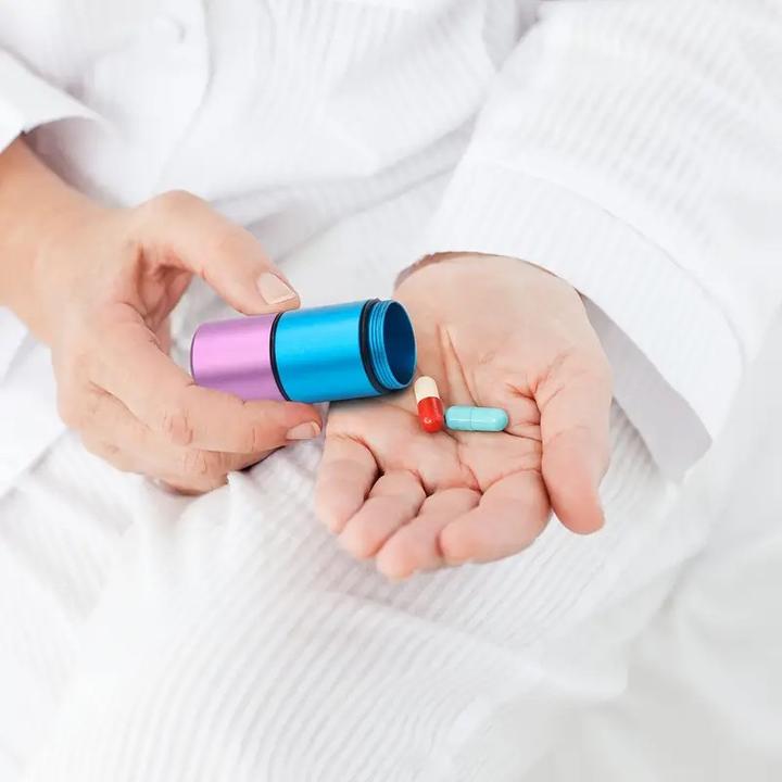 Produktbild Cbx Pillendose mit Schlüsselanhänger und Karabiner