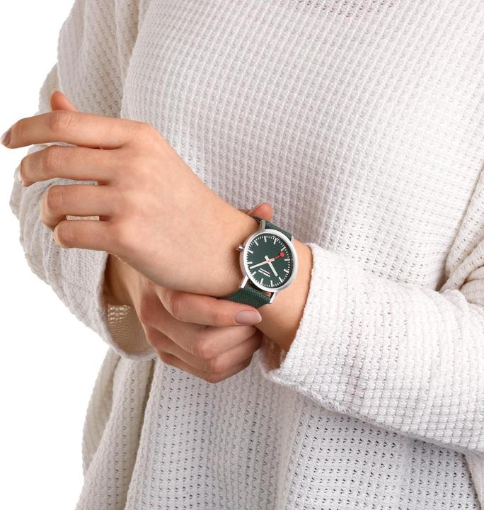 Image du produit Mondaine Classic - Inspiré par la nature - IP Gold (Montre analogique, 36 mm)