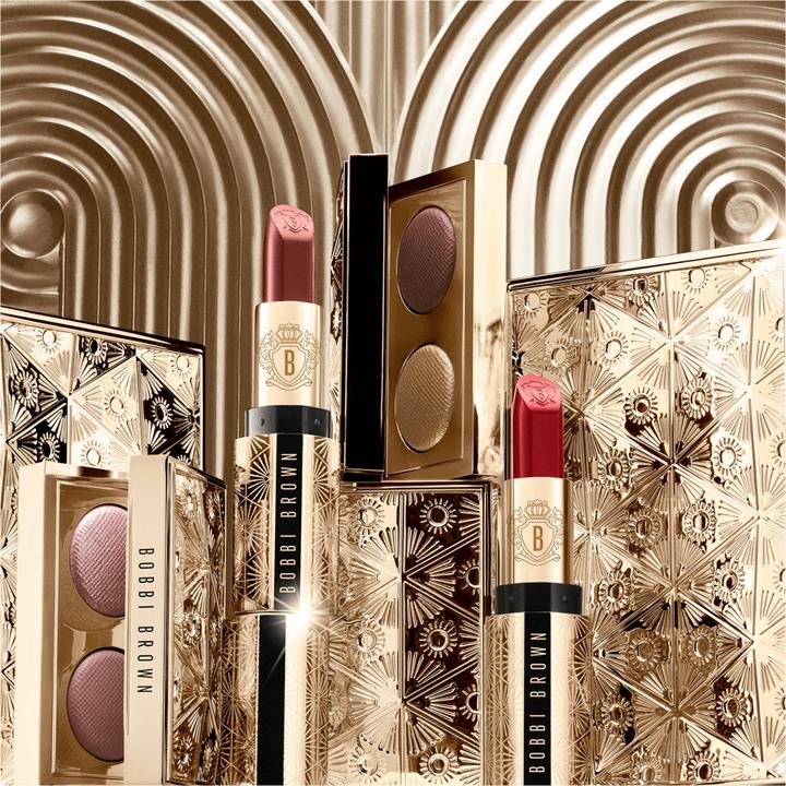Actual product image Bobbi Brown Golden Glamour Luxe Lipstick Paris.Red (Parisian Red)