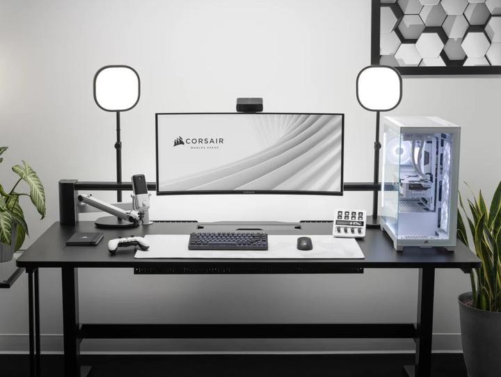 Actual product image Corsair Xeneon 34WQHD240-C (3440 x 1440 pixels, 34")